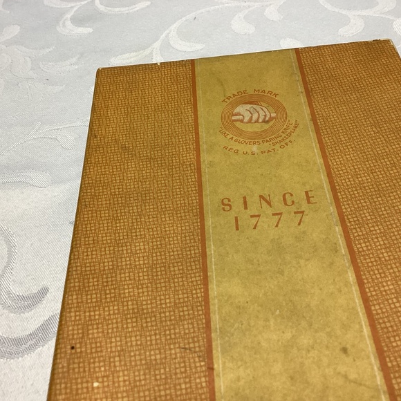 FOWNES VINTAGE GLOVES NAVY / RED CROCHETED. NEW OLD STOCK sz 7 - Picture 11 of 13